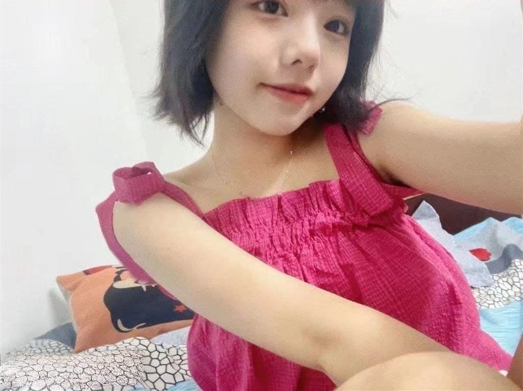 可爱美少女 李月 反差母狗私下是金主的母狗各种调教自慰啪啪