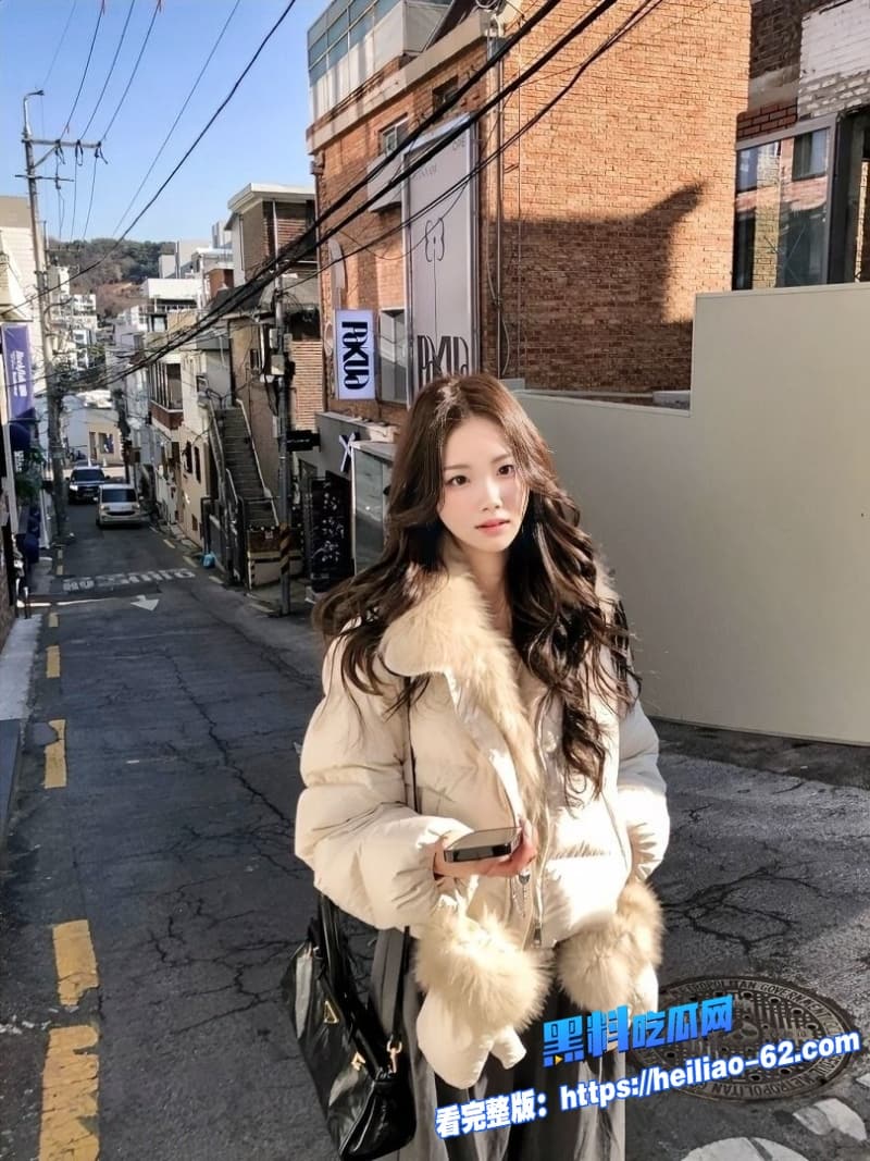 海角兄妹乱伦堂哥骗堂妹回家爆日她床上疯狂抽插直接内射美鲍镜头特写拉满1