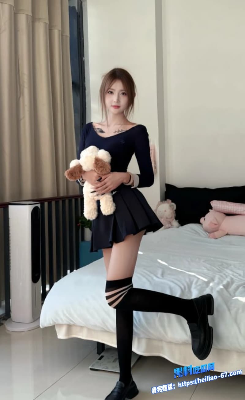 清纯精神小妹配纹身大长腿与金主在酒店内疯狂做爱骚穴直接被浓稠精液灌满3 清纯精神小妹配纹身大长腿与金主在酒店内疯狂做爱骚穴直接被浓稠精液灌满3