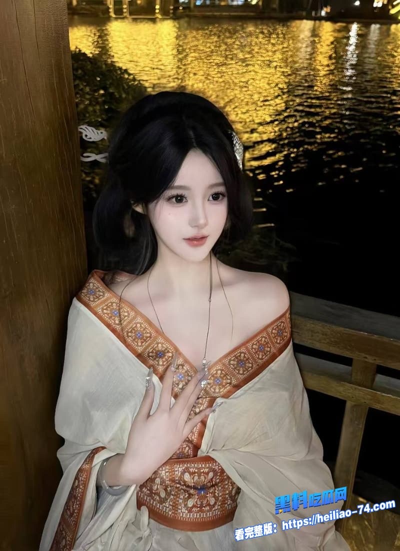 海角兄妹乱伦安徽22岁清纯短发妹妹主动跪舔哥哥鸡巴场面又温馨又淫荡1