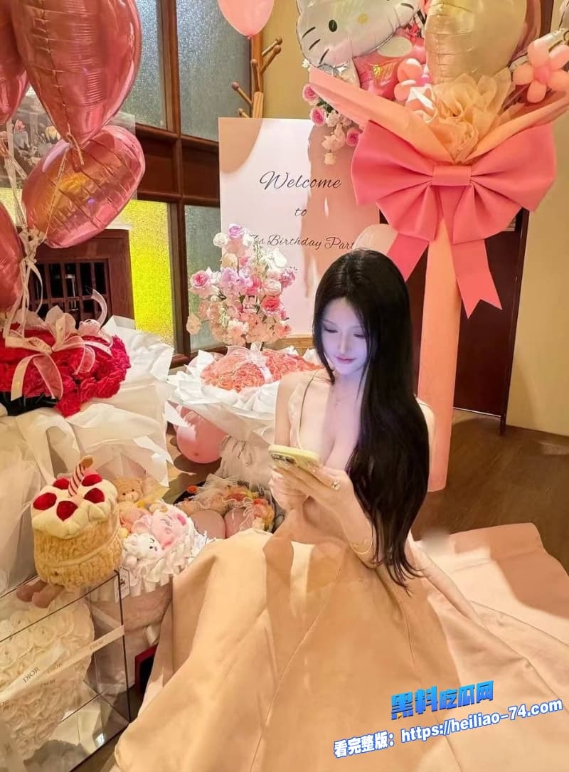 海角兄妹乱伦安徽22岁清纯短发妹妹主动跪舔哥哥鸡巴场面又温馨又淫荡5