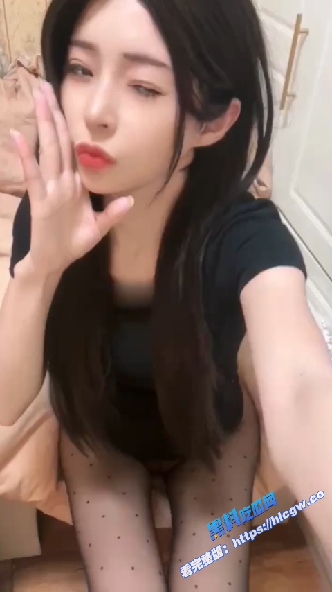 极品高颜值反差少女 甜甜的小丝 独家私定高价露脸自摸掰穴 黑丝肚兜极致诱惑！4