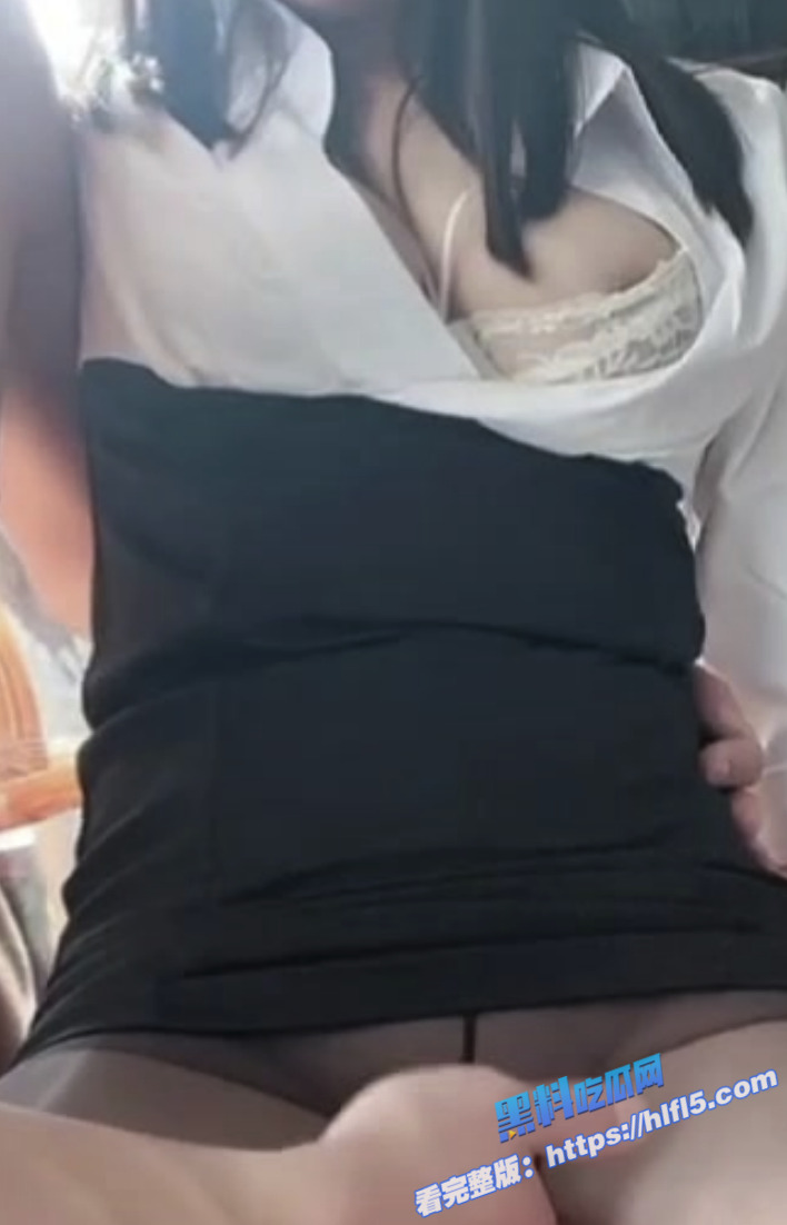 极品巨乳黑丝人妻 被公司潜规则 常年和老公没有性生活 刚插进去水就开始流出来了！2