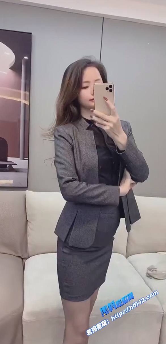 快手网红So洋洋高颜值少妇自慰视频泄密丝袜美足丁字裤诱惑视频足控福利 图1