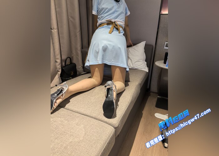 云盘泄密！极品女友 与男友私拍性爱视频被曝光 黑丝玉足足交 抬腿爆操嫩穴 骑乘后入肥臀 十分淫荡11
