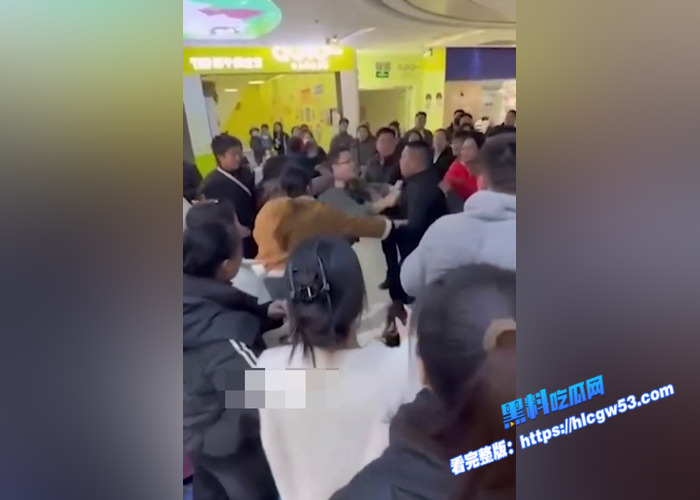 真实捉奸！江苏中钰商业广场 原配打小三 扒掉衣服把奶子按在地上摩擦 最喜欢看女人打架了5