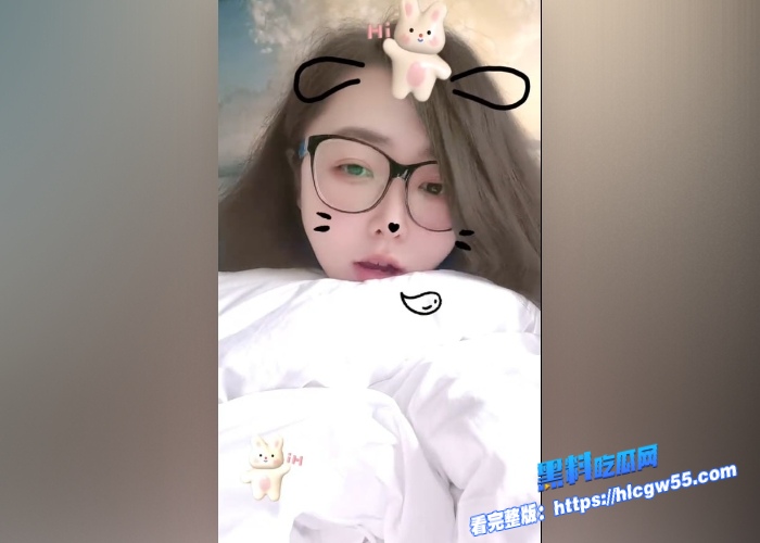 B站网红 俏俏姐很饱满 舰长福利定制二台视角 超大巨乳上面和观众聊天 下面扣逼自慰 现在人是真会玩! 5 B站网红 俏俏姐很饱满 舰长福利定制二台视角 超大巨乳上面和观众聊天 下面扣逼自慰 现在人是真会玩! 5