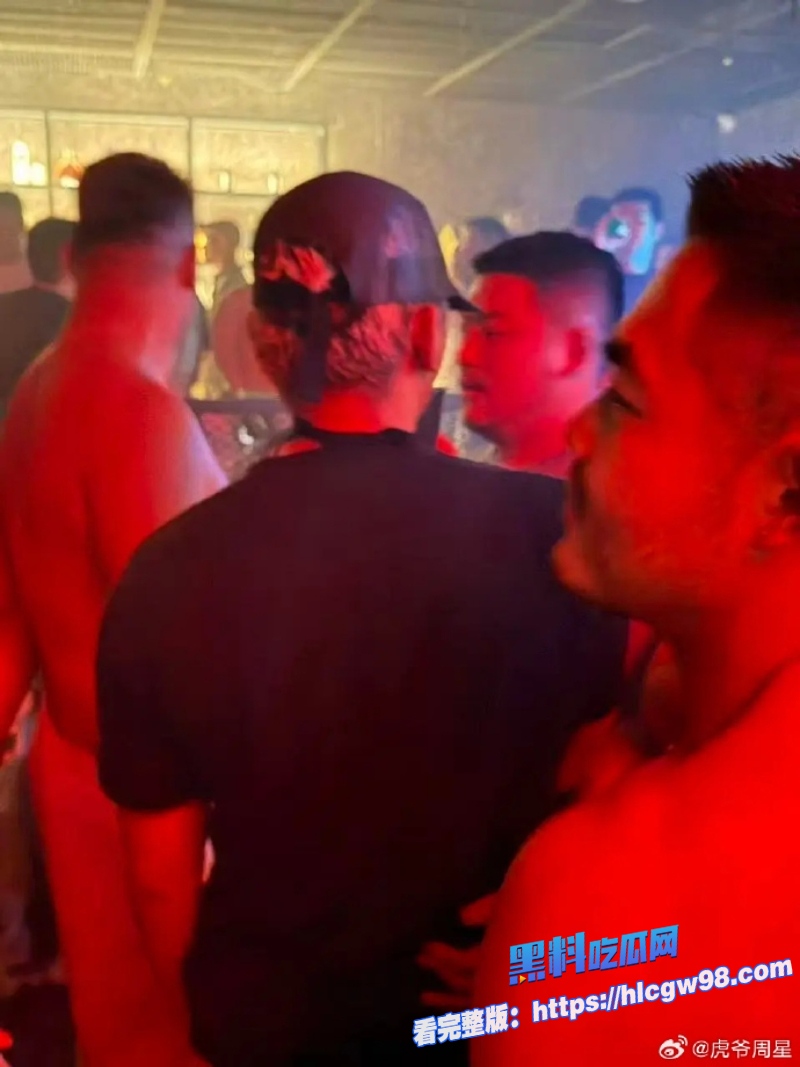 娱乐圈再曝热瓜早期性侵被立案的韩国影帝刘亚仁现身中国上海男同酒吧 14