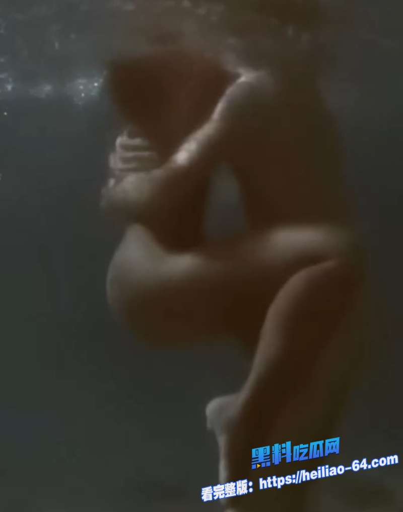 法国女星诺拉莱姆布尔裸露镜头曝光NicolasLeFloch里私密部位看得网友们直呼过瘾10