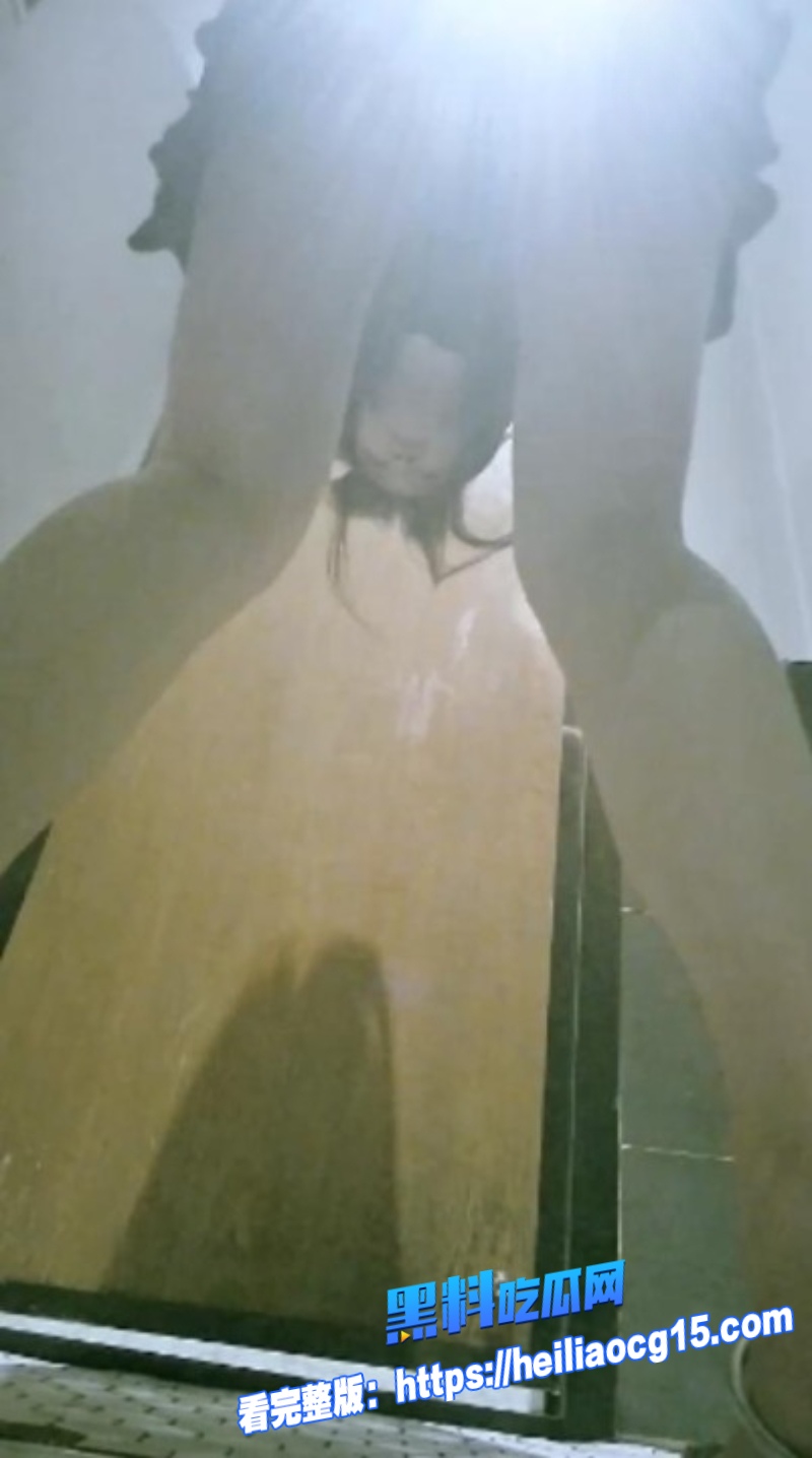 酒吧女厕偷拍5