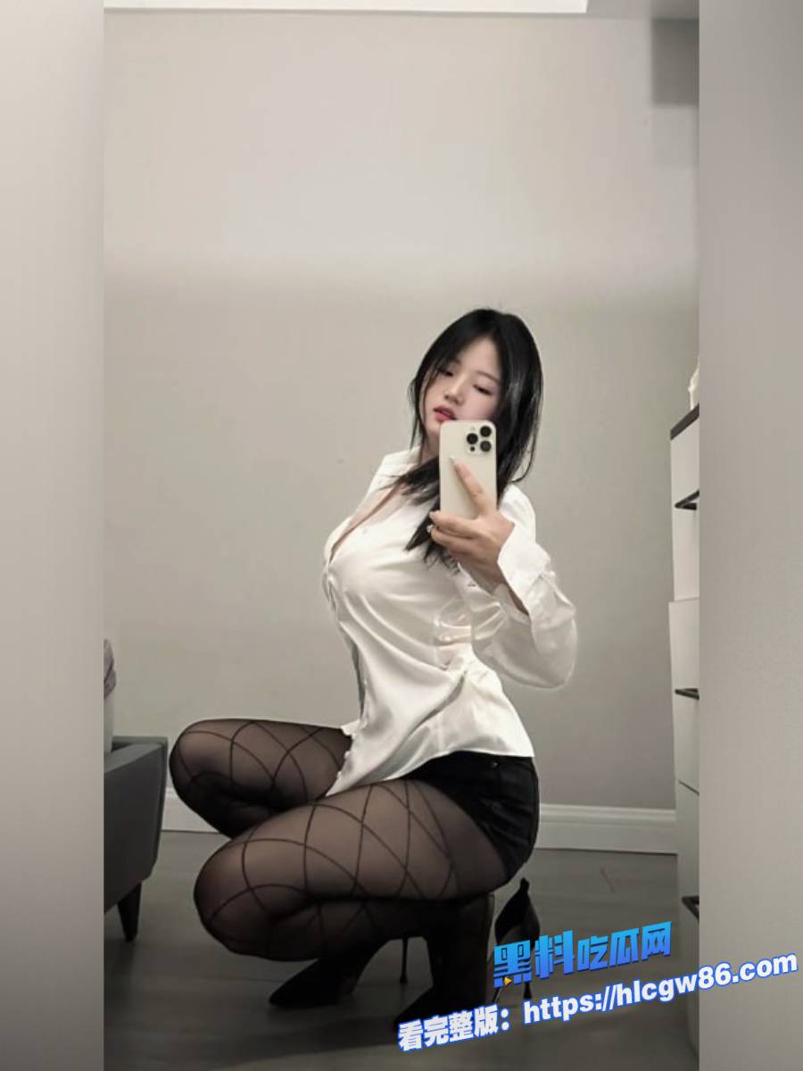绿帽男友带着00后小女友找单男玩3p 2