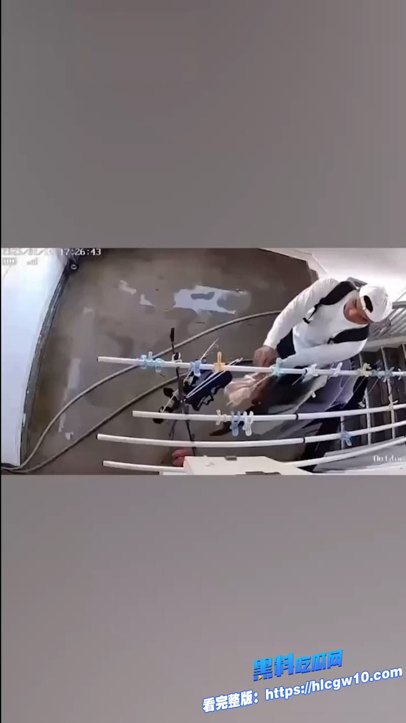 变态男子公司强吻女同事被辞退反手索赔公司16万手机海量猥琐视频已流出简直脸皮厚到没边了1