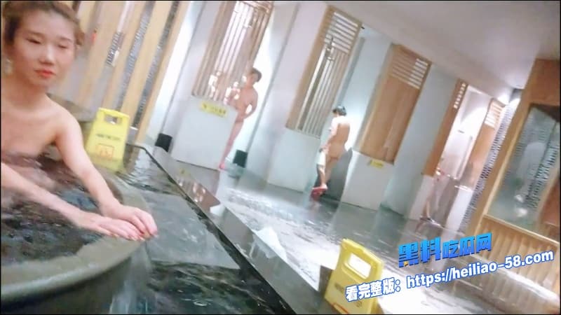 澡堂内部员工女浴室偷拍视频流出高颜值少妇裸体着吹头发奶子真的美小编下面已硬爆3 澡堂内部员工女浴室偷拍视频流出高颜值少妇裸体着吹头发奶子真的美小编下面已硬爆3