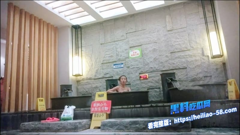 澡堂内部员工女浴室偷拍视频流出高颜值少妇裸体着吹头发奶子真的美小编下面已硬爆4 澡堂内部员工女浴室偷拍视频流出高颜值少妇裸体着吹头发奶子真的美小编下面已硬爆4