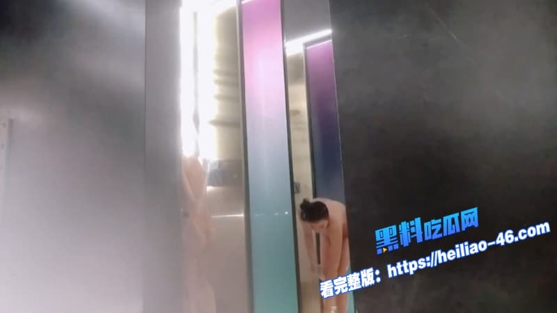 网上疯传的洗浴中心偷拍视频流出各种美乳嫩逼让人眼花缭乱欲罢不能 6
