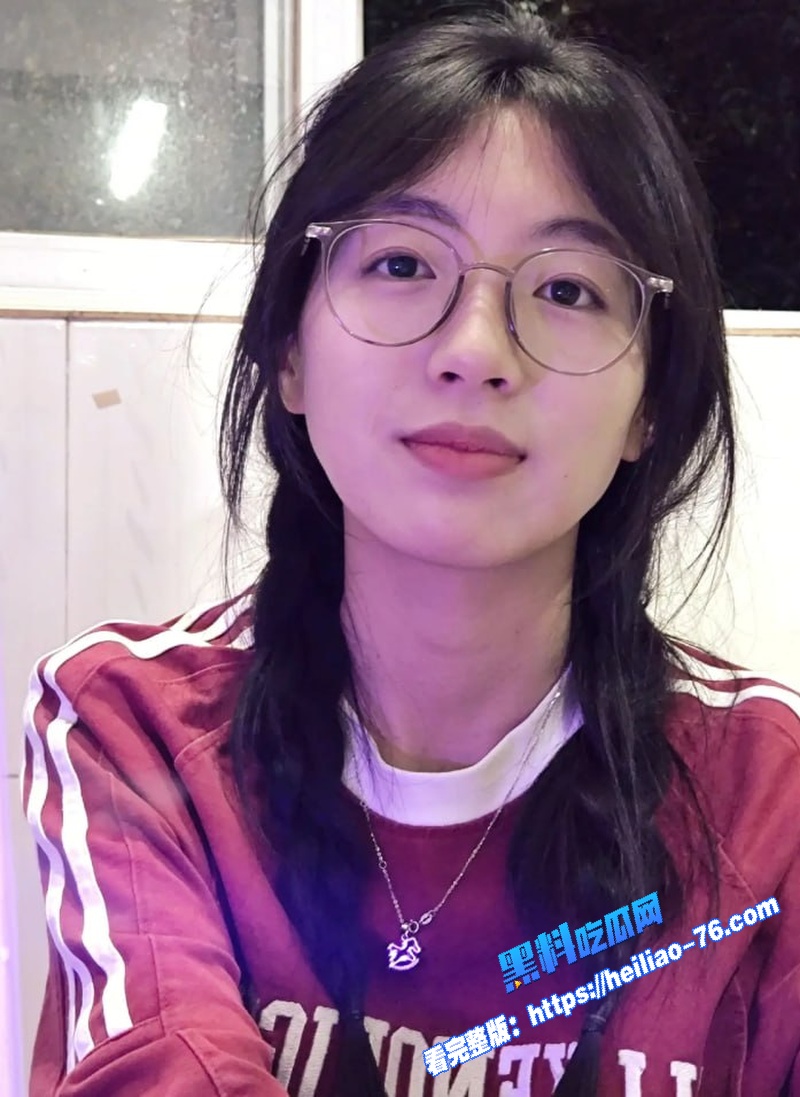 十八岁眼镜学生妹 顶级尤物翘臀高蹶被后入猛操 全程火力全开谁能扛得住图2 十八岁眼镜学生妹 顶级尤物翘臀高蹶被后入猛操 全程火力全开谁能扛得住图2