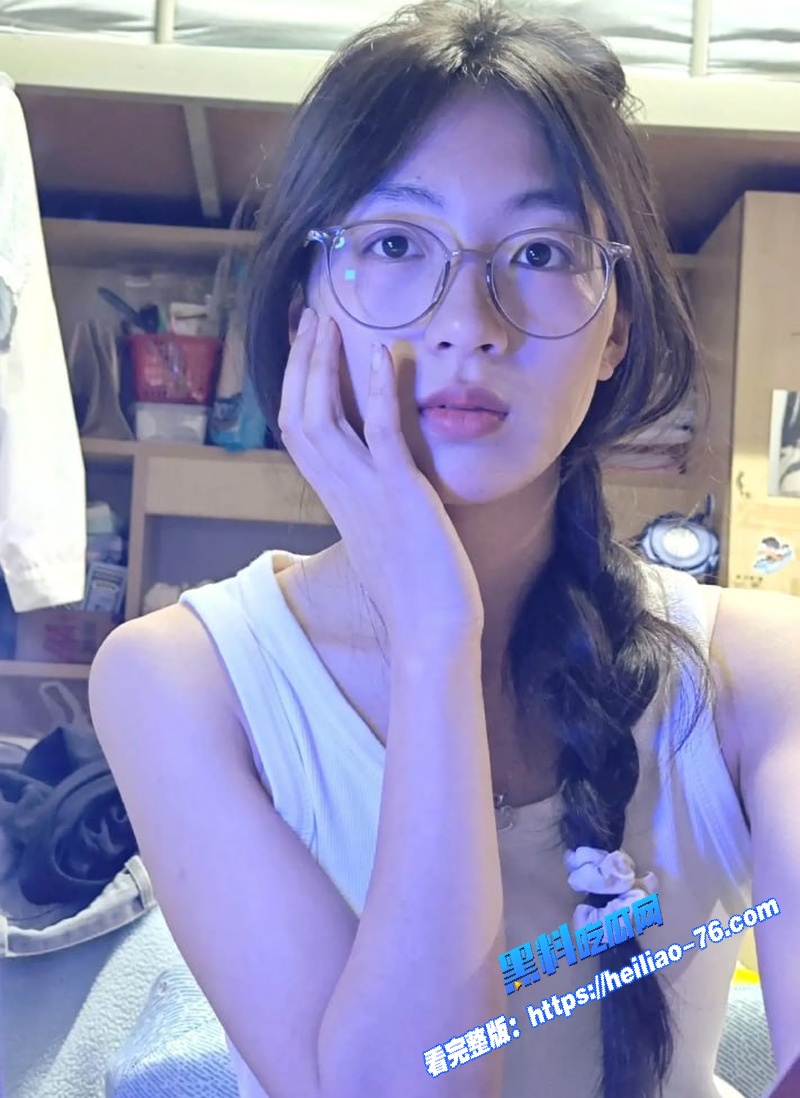 十八岁眼镜学生妹 顶级尤物翘臀高蹶被后入猛操 全程火力全开谁能扛得住图3 十八岁眼镜学生妹 顶级尤物翘臀高蹶被后入猛操 全程火力全开谁能扛得住图3