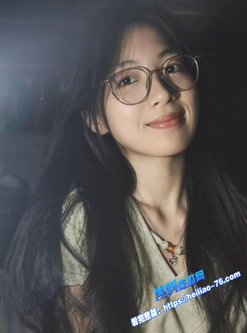 十八岁眼镜学生妹 顶级尤物翘臀高蹶被后入猛操 全程火力全开谁能扛得住图4 十八岁眼镜学生妹 顶级尤物翘臀高蹶被后入猛操 全程火力全开谁能扛得住图4