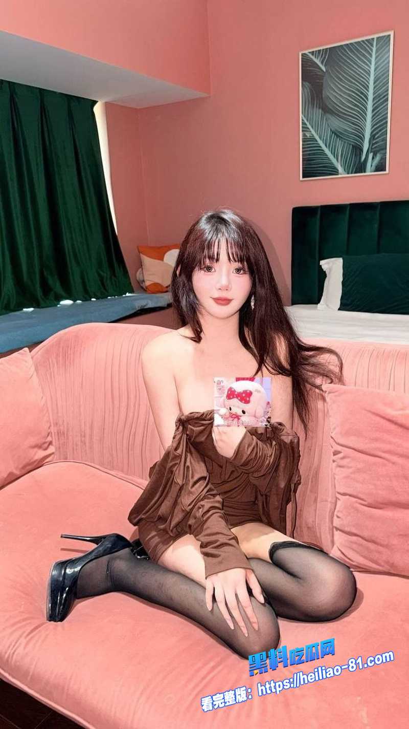 海角乱伦 姐夫忍不住干了小姨子 牛仔裤里射满热精还让她出门 紧贴臀缝的湿痕看着太骚了图4