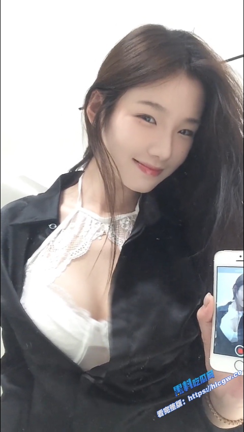 抖音百万粉丝网红 土豆凡凡 性爱视频流出 深情展示非凡口活 疯狂摇摆骚屁股！4