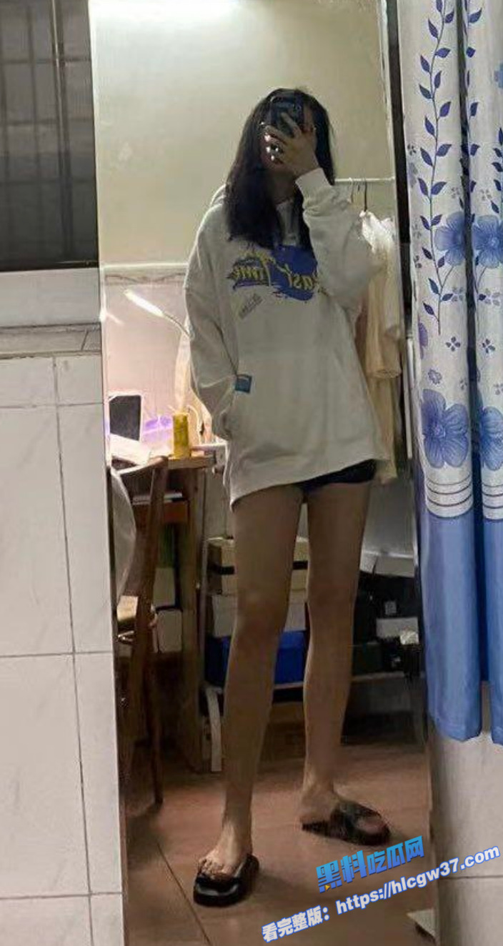 24腼腆眼睛大学生妹 私下反差居然喜欢口交舔鸡巴无套中出视频流出 24腼腆眼睛大学生妹 私下反差居然喜欢口交舔鸡巴无套中出视频流出