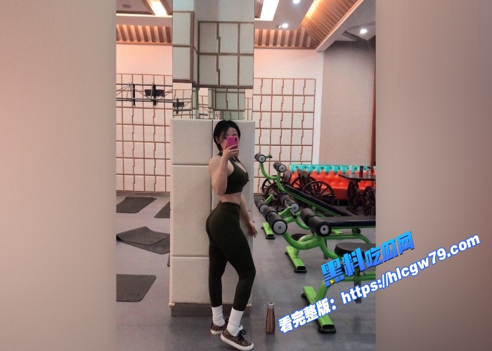 上海健身圈大瓜极品短发御姐咸蛋小姐被两名健身教练联合指导床上激战300回合蜜桃臀后入起来爽飞 图1
