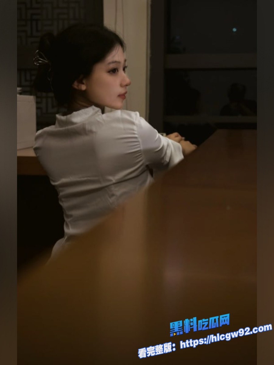高颜值黑丝女高管被老板潜规则视频流出1 高颜值黑丝女高管被老板潜规则视频流出1
