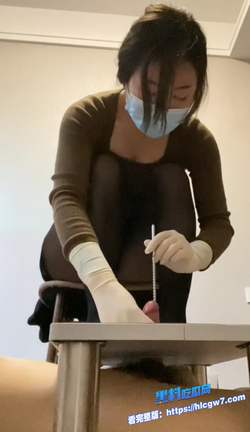 内地女主首次挑战朵朵调教戴口罩手套蹲凳上用螺旋金属棒精准责玩龟头马眼2