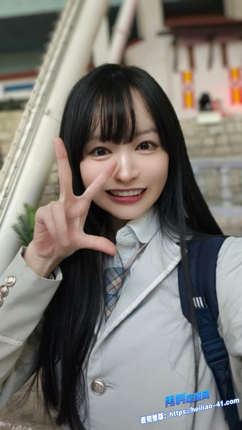 onlyfans超人气女神yuahentaicos原神刻晴身穿黑丝全程露脸手持按摩棒疯狂自慰6