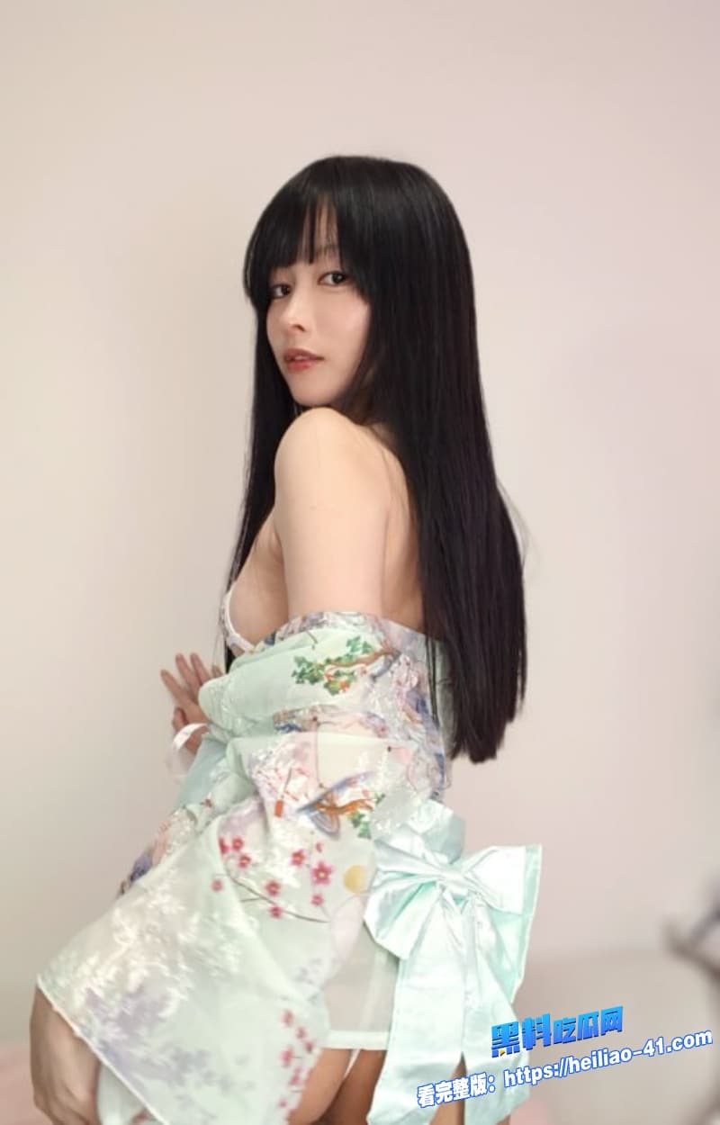 onlyfans超人气女神yuahentaicos原神刻晴身穿黑丝全程露脸手持按摩棒疯狂自慰8