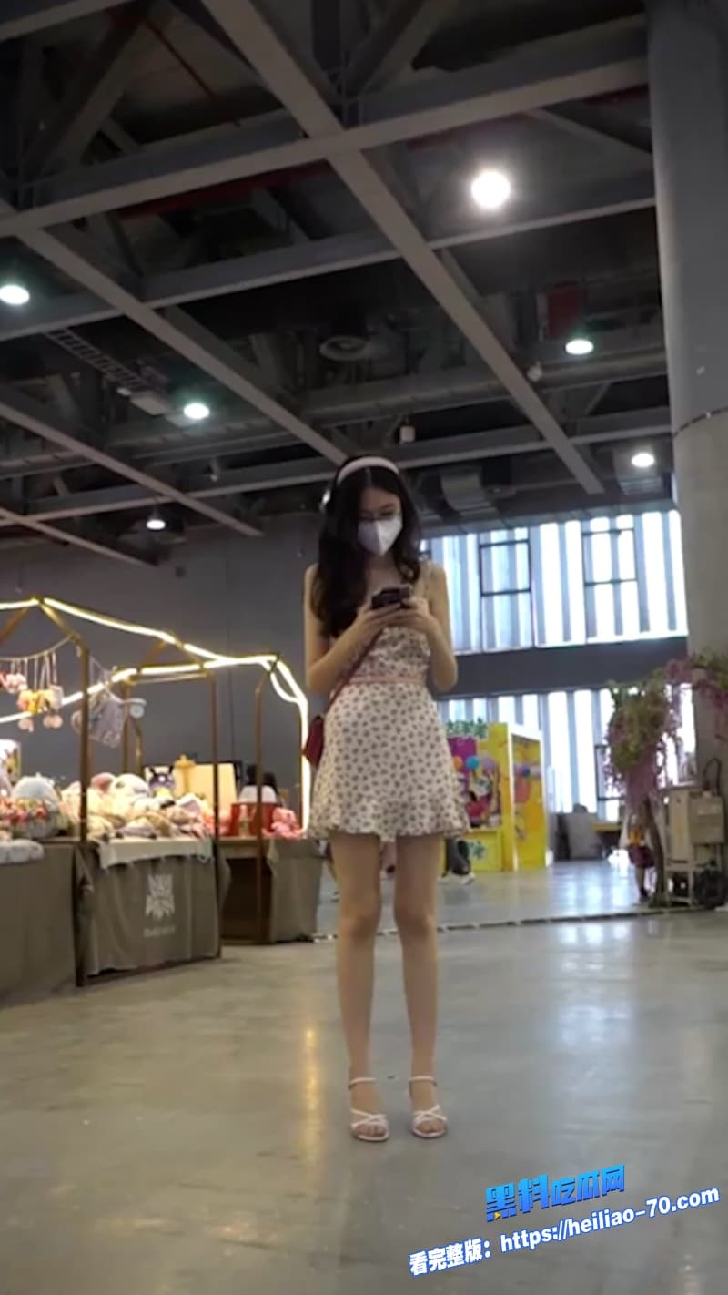 商场偷拍白领短裙小姐姐大长腿美女竟真空上阵粉嫩鲍鱼全程晃荡超骚1 商场偷拍白领短裙小姐姐大长腿美女竟真空上阵粉嫩鲍鱼全程晃荡超骚1