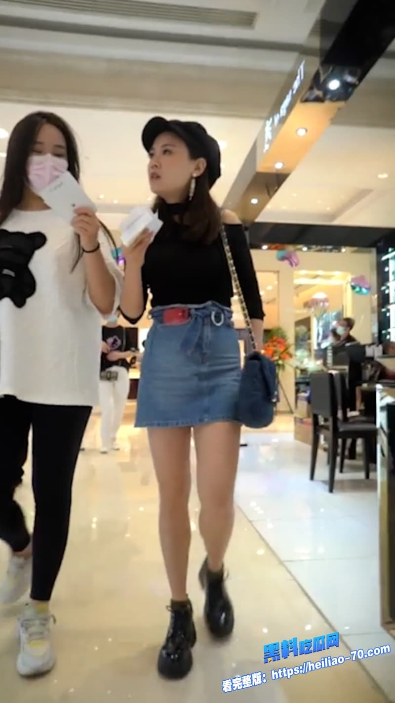 商场偷拍白领短裙小姐姐大长腿美女竟真空上阵粉嫩鲍鱼全程晃荡超骚11 商场偷拍白领短裙小姐姐大长腿美女竟真空上阵粉嫩鲍鱼全程晃荡超骚11