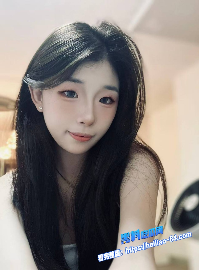 抖音40w网红比奇堡名媛贺梓涵直播喷水 母亲突然闯入怒骂福利姬 反差太炸裂！图5