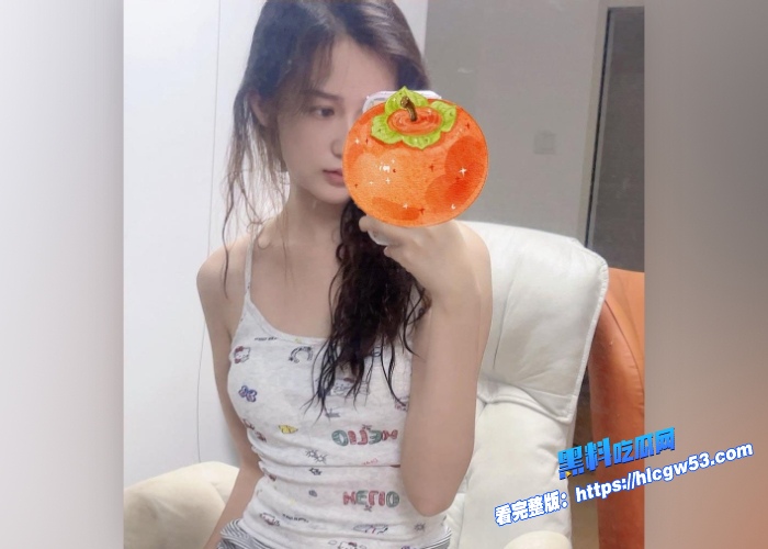 河南郑州大学实习生王梦婷实习教师化身足控女王疯狂捞金视频疯传女主已被校方开除 图1WH700x500px 河南郑州大学实习生王梦婷实习教师化身足控女王疯狂捞金视频疯传女主已被校方开除 图1WH700x500px