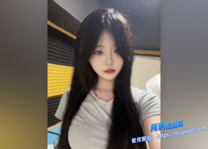 艺术学院清纯学生妹为钱陷入裸贷漩涡嘴叼内裤全裸跪地展示傲人身姿遭债主曝光淫荡私拍 图1