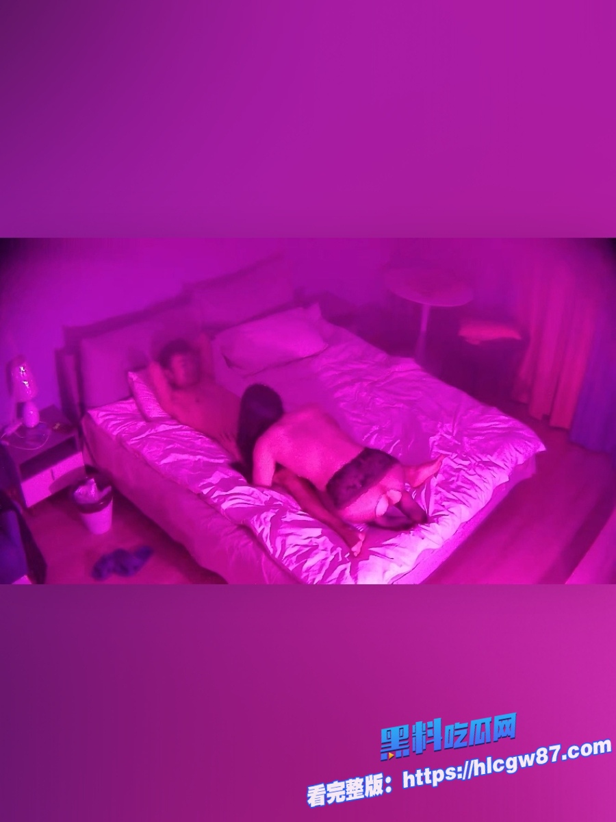 张雪峰与情妇看伍佰演唱会被现场抓包 22