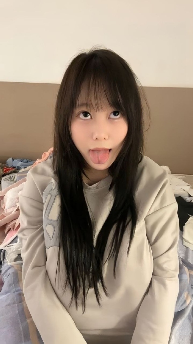 抖音极品萝莉KOUK与榜一大哥1V1裸聊2 抖音极品萝莉KOUK与榜一大哥1V1裸聊2