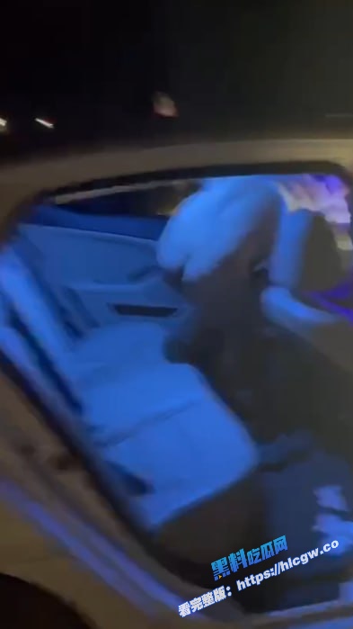 抓奸现场！广东清远抖音 糖糖烧烤地摊造 被现场抓奸 裤子都脱完了铁证如山！8
