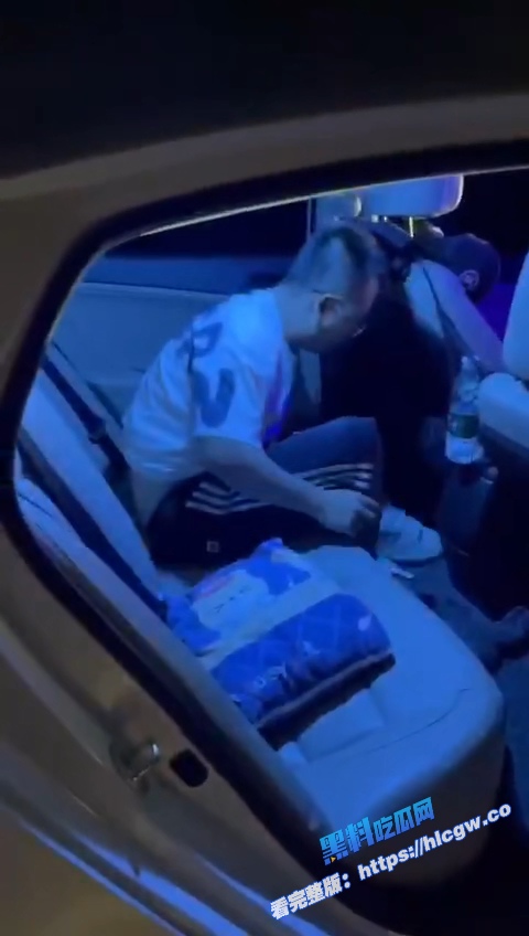 抓奸现场！广东清远抖音 糖糖烧烤地摊造 被现场抓奸 裤子都脱完了铁证如山！9