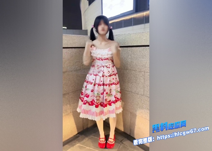 反差双马尾萝莉香香鲨户外露出福利视频流出餐厅大胆露出够骚自慰也是一顶一的好手无毛蜜穴高清展现 图3 反差双马尾萝莉香香鲨户外露出福利视频流出餐厅大胆露出够骚自慰也是一顶一的好手无毛蜜穴高清展现 图3