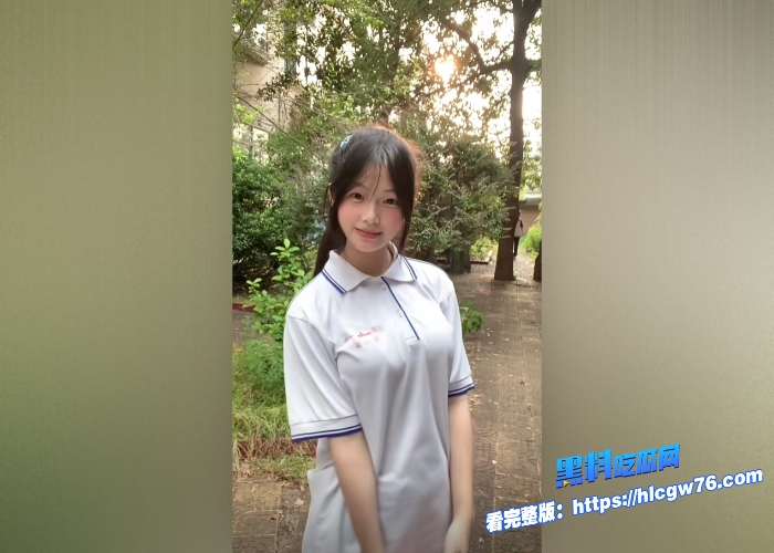 深圳发育良好的巨乳女高中生和街溜子男友房间做爱被偷录视频曝光穿着校服主动女上位太爽了 1 深圳发育良好的巨乳女高中生和街溜子男友房间做爱被偷录视频曝光穿着校服主动女上位太爽了 1