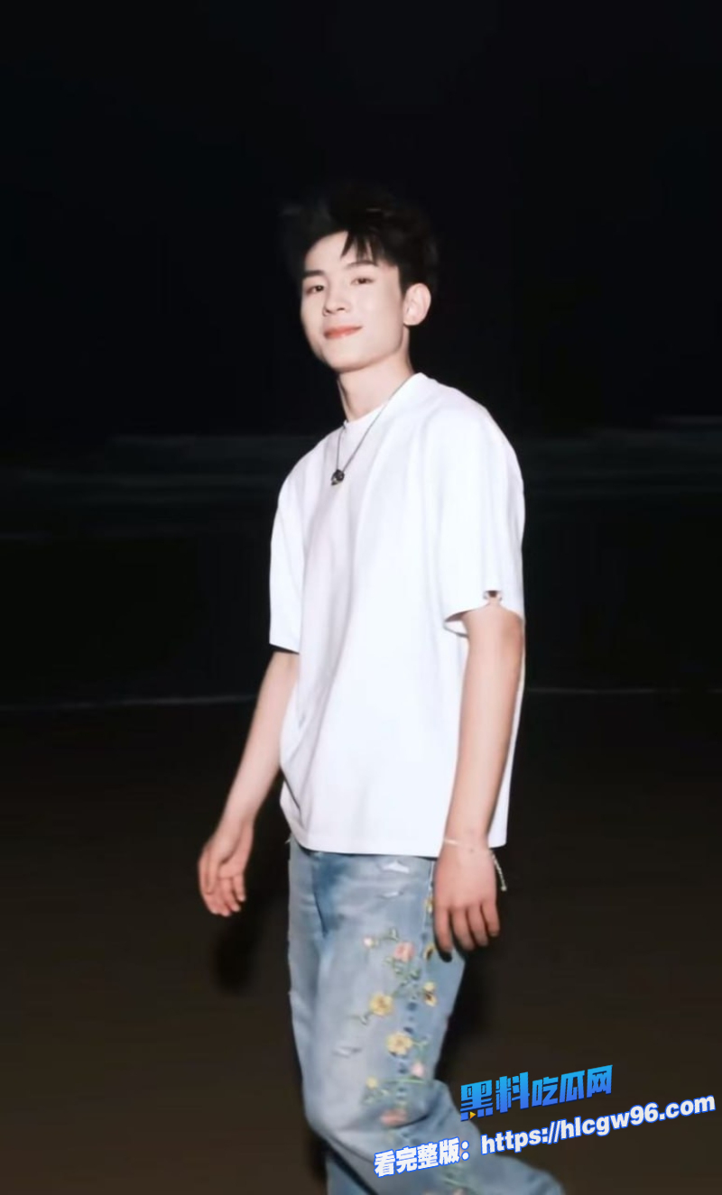 抖音顶流男网红F小奇不雅视频流出 6