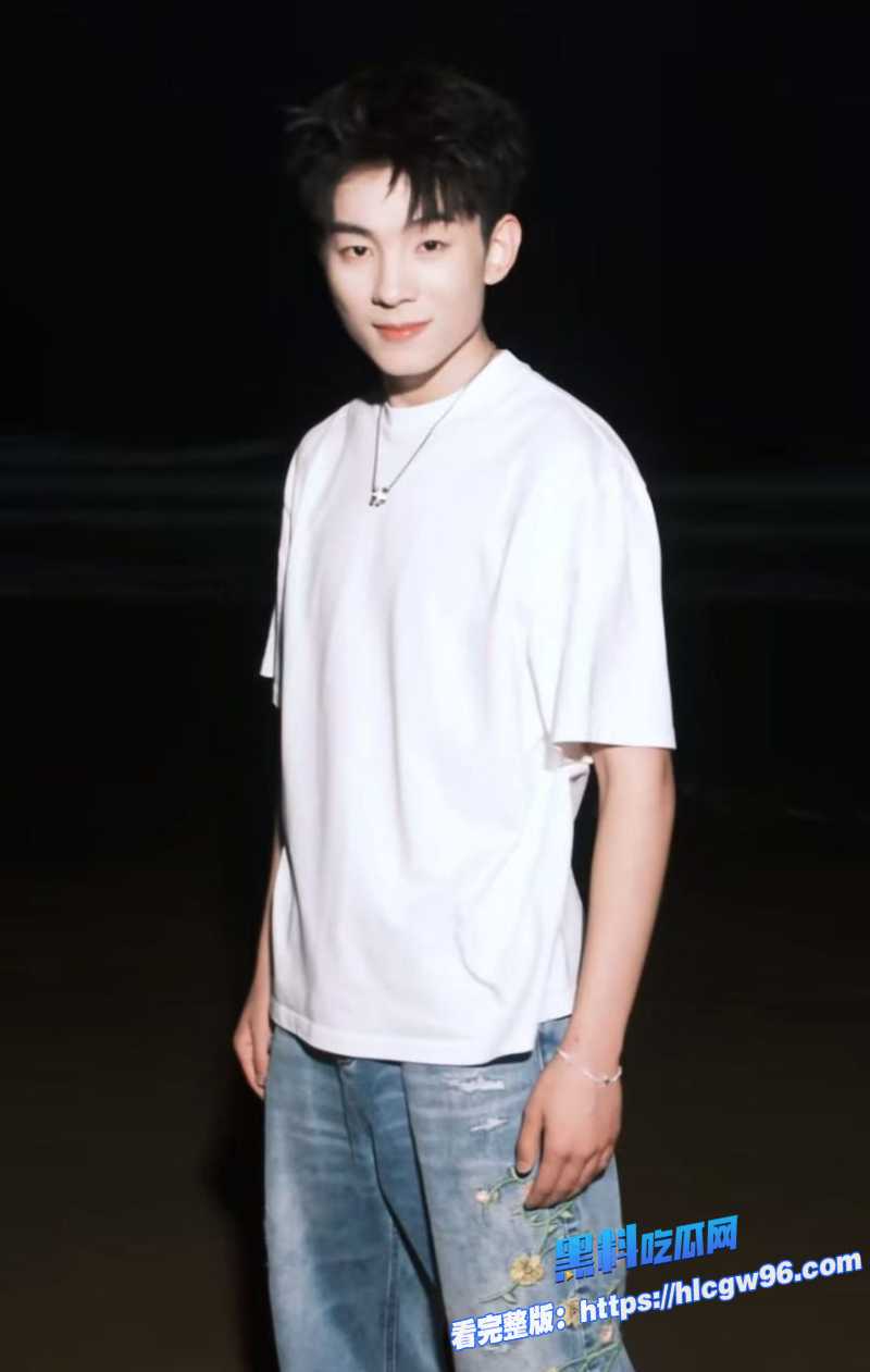 抖音顶流男网红F小奇不雅视频流出 9