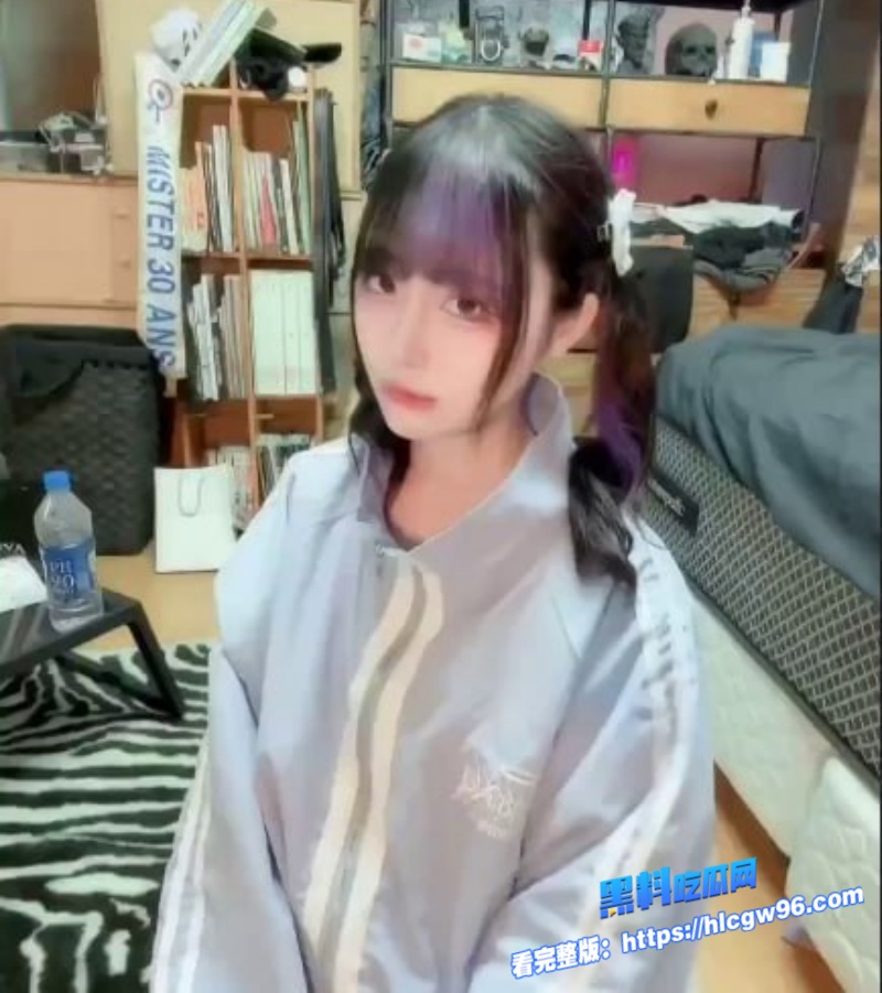 可爱高中生被金主包养调教视频流出1