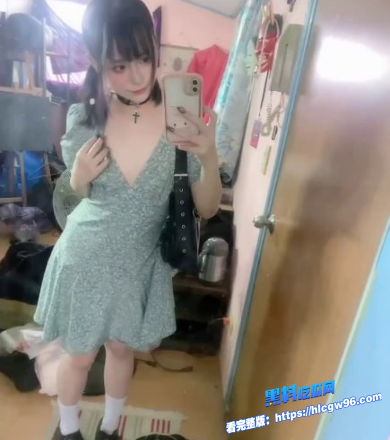 可爱高中生被金主包养调教视频流出2