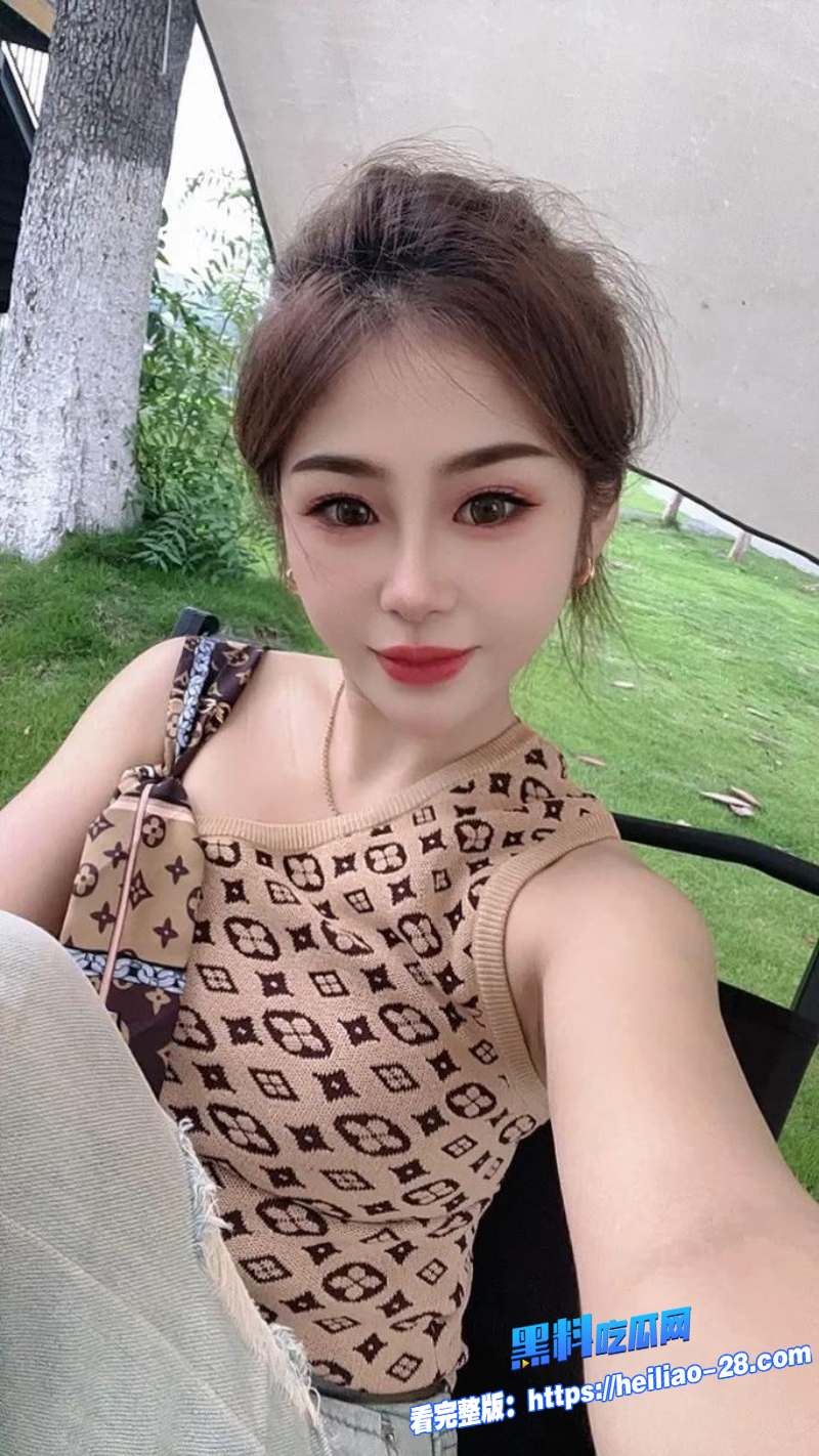 兄妹乱伦大姨妈刚走妹妹就忍不住翘班约哥开房直接被哥哥按床上狠狠干了一炮1