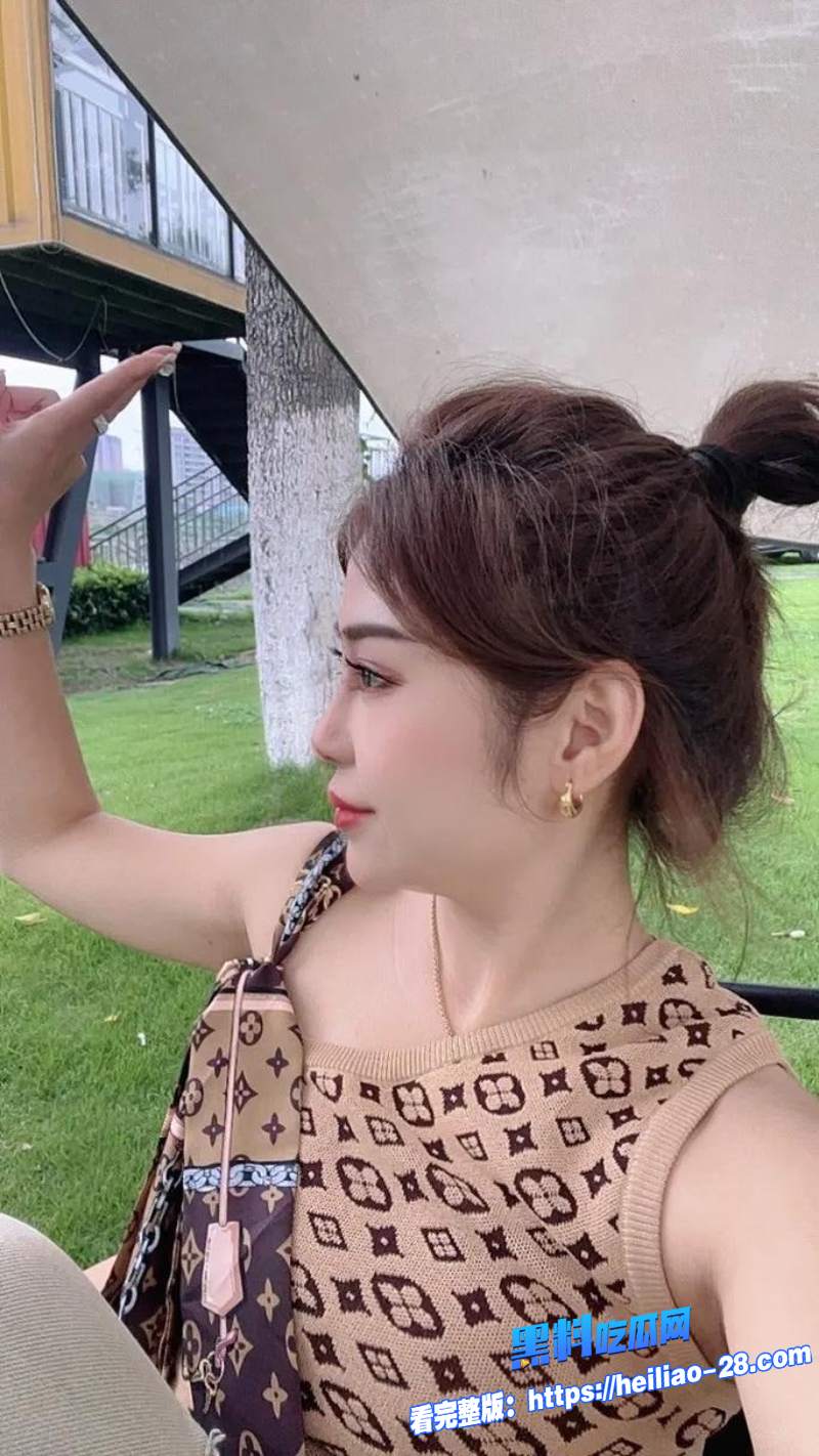 兄妹乱伦大姨妈刚走妹妹就忍不住翘班约哥开房直接被哥哥按床上狠狠干了一炮3