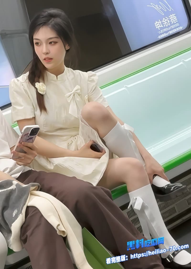 女神级甜美女友透明蕾丝内裤被偷拍大神一路偷拍男友商场直接上手摸穴毫不避讳1 女神级甜美女友透明蕾丝内裤被偷拍大神一路偷拍男友商场直接上手摸穴毫不避讳1