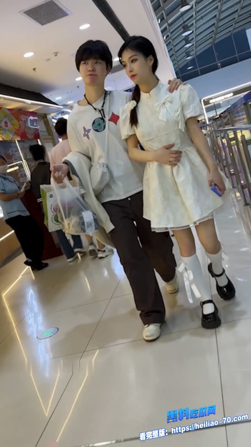 女神级甜美女友透明蕾丝内裤被偷拍大神一路偷拍男友商场直接上手摸穴毫不避讳7 女神级甜美女友透明蕾丝内裤被偷拍大神一路偷拍男友商场直接上手摸穴毫不避讳7