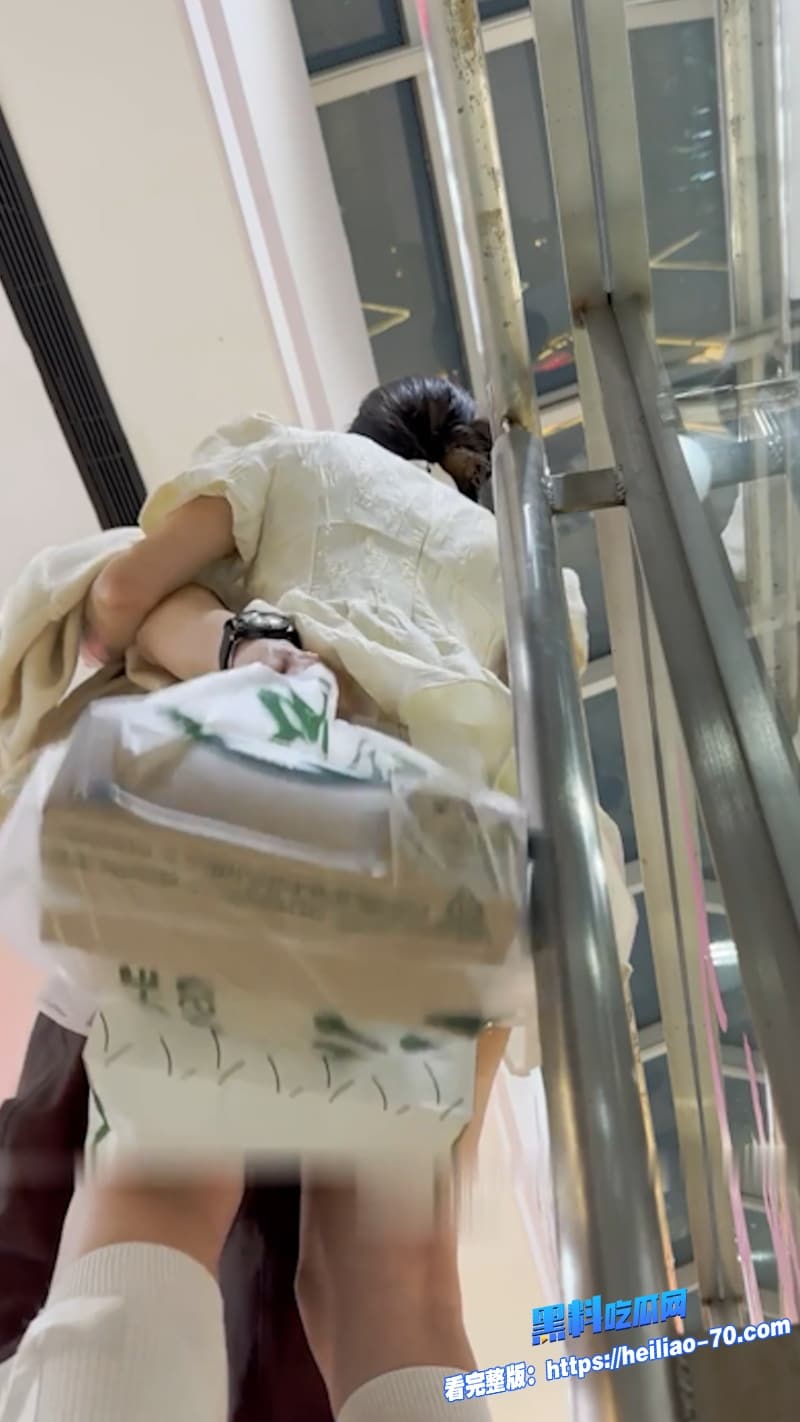 女神级甜美女友透明蕾丝内裤被偷拍大神一路偷拍男友商场直接上手摸穴毫不避讳10 女神级甜美女友透明蕾丝内裤被偷拍大神一路偷拍男友商场直接上手摸穴毫不避讳10